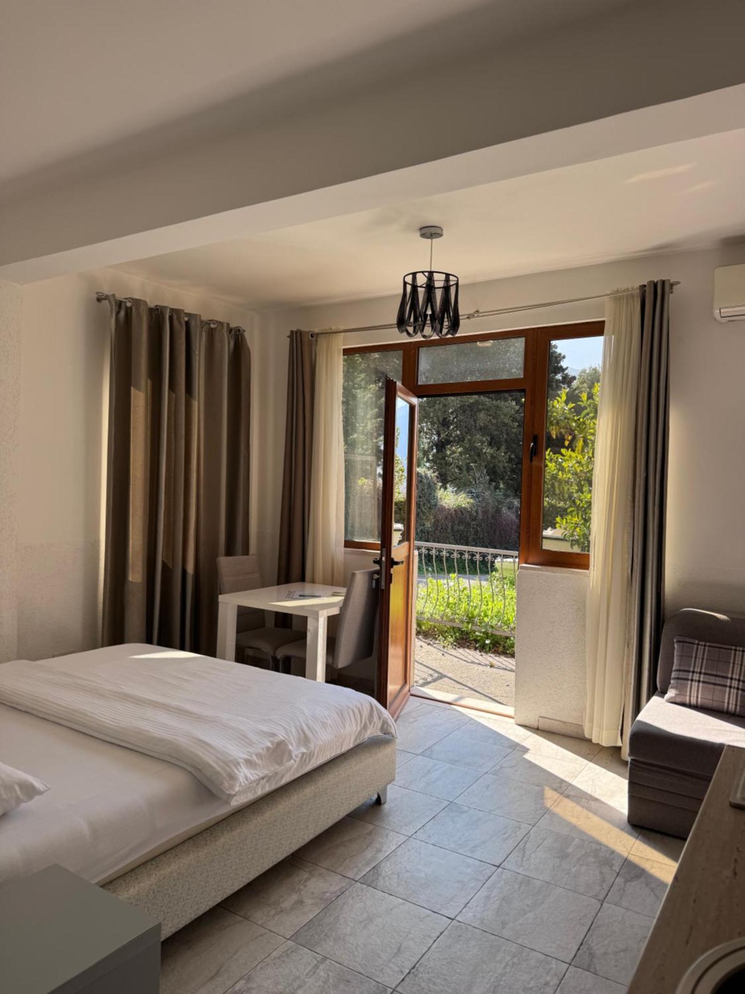 Bocche Di Cattaro Studios Экстерьер фото
